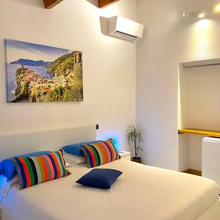 بيت ضيافة La Marina Camera Matrimoniale Con Terrazzo Esterno Privato Vista Mare فيرناتْسا